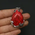 Roter Naturstein-Anhänger in Tropfenform mit schwarzer Maserung und silbernem Weinblatt - Roter Kiefernstein (Anhängerkette nicht enthalten) / 28x41mm