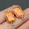 Dettaglio di connettori rettangolari in pietra arancione con bordi placcati in oro - Stile con Texture Marmo Arancione (N. 2)