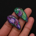 Dettaglio di ciondoli in pietra imperiale viola e verde per la creazione di gioielli fai da te - Fantasia screziata viola e verde (N. 2)