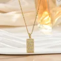 Collier avec pendentif lingot d'or, placage 18K et zircons sur fond blanc ondulé - Style Serti de Zirconia(XL02449)
