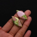 Pendentif en pierre impériale rose en forme de losange pour bijoux DIY - Taches Roses et Vertes (N° 34)