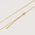Vista detallada de la cadena de acero inoxidable chapada en oro de 18K con cierre de langosta - Cadena de Labios Dorado