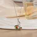 Detailansicht des herzförmigen Doppelschwan-Anhängers mit Aurora Borealis Kristallen - Doppelschwan Herz Stil (XL02542G)