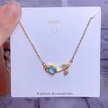 Détail du collier tulipe orné d'un cristal bleu et de petits cristaux scintillants - Style Tulipe Goutte d'eau Bleue (YJX004)