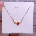Détail du collier en titane doré avec pendentif cœur rouge et ailes d'ange - Style Ailes Couronne Pierre Cœur Rouge Or (CB25)