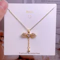 Collier en titane doré avec pendentif cœur et ailes sertis de diamants scintillants - Style Pompon Or Ailes Cœur (CB06)