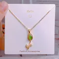 Collier tulipe doré élégant avec pendentif pierre verte et feuilles en zircon - Style Tulipe Goutte d'eau Verte (YJX0029)