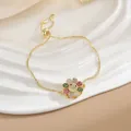 Dettaglio macro del bracciale regolabile in oro con ciondolo a girasole in zirconi colorati - Bracciale Rotante Girasole Colorato (SL0105)