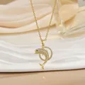 Dettaglio della collana con ciondolo a delfino in oro 18k e zirconi cubici luminosi - Delfino Pavé di Strass (XL0625)