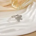 Detail of a rotating five-petal flower ring with micro-pave zircons and open design - Pave Five-petal Flower Style (71)