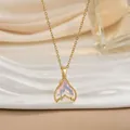 Elegante collana a coda di sirena placcata oro 18k con gemma cangiante e zircone - Coda di Pesce Gemma Rosa Viola (XL0623)