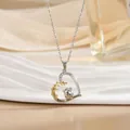 Süße herzförmige Tier-Faultier-Halskette mit Love You More Gravur und Kristallen - Silber Herz Faultier (XL1078GA)
