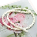 Vue détaillée de perles cubiques en nacre naturelle avec reflet perlé pour bijoux DIY - 3x3mm, 18g / Coquille Blanche