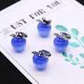 Detail van vier blauwe kattenoogsteen appelhangers met zilveren bladbevestigingen - 14x21mm / Blauwe katteoogsteen