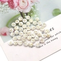 Natural round shell beads with gold moon and flower engraving for DIY jewelry - Moon and Clover Pattern / 8mm 20 Pieces Per Pack