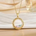 Gouden ronde glazen medaillon ketting met bewegende gekleurde edelstenen - Ronde transparante glasstijl(XL01202)