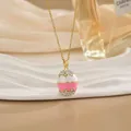 Collier avec pendentif œuf de Pâques doré en émail rose et blanc avec cristaux - Style d'Œuf en Émail Séparé Rose et Blanc (XL0647)