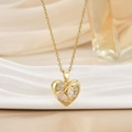 Pendentif coeur élégant en or avec micro-pavage de zircon et pierre en forme de poire - Pendentif Coeur Doré (XL01455)
