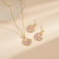 Detailansicht von Halskette und Ohrringen mit Halbmond und rosa Herz-Edelsteinen - Rosa Edelstein Herz Mond Stil (XE0114)