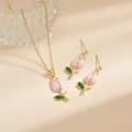 Elegantes Schmuckset mit rosa Tulpen Halskette und Ohrringen in Gold-Finish - Rosa Tulpen Stil(XE0115)