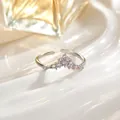 Silberner verstellbarer Ring mit rosa und weißen Zirkoniasteinen im floralen Kronendesign - Rosa Kronenstil (JZ0356G)