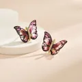 Détail des boucles d'oreilles papillon avec ailes violettes et accents de zircon brillant - Style de Papillon Dégradé Peint Rose Violet (EH0114E)