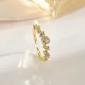 Verstelbare gouden ring met ster- en maanmotieven en wit-blauwe zirkoniasteentjes - Ster Maan Blauwe Strass (JZ0367)