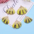 Five yellow scallop shell pendants with gold plated edges and ribbed surface textures - Yellow (No. 2)