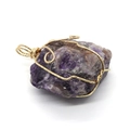 Handgefertigter Amethyst-Rohstein-Anhänger mit Golddrahtwicklung für Schmuckherstellung - Lila