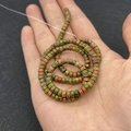 Cuentas cilíndricas de piedra unakita natural para joyería DIY sobre la mano - 2x4mm / Unakita