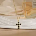 Collier vintage plaqué or avec pendentif croix serti de pierres de zircon noir - Croix Sertie Pierre Noire Ronde (XL01905)