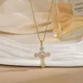 Collier croix plaqué or avec cristal rose et zircon blanc sur plateau céramique - Croix Pierre Blanche Pierre Centrale Ovale Rose (XL01907A)