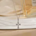 Collier avec pendentif croix argenté orné de zircons et découpe étoile sur plateau - Croix en Argent Pavée Étoile Ajourée (XL01918G)