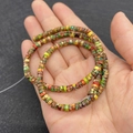 Cuentas Heishi de piedra natural multicolor sostenidas a mano para crear joyería DIY - 2x4mm / No 26 (Estilo Piedra Imperial Colorida)