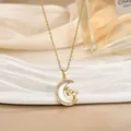 Collana con pendente a luna placcata oro 18k con zirconi intarsiati e design coppia - Stile Coppia Cartoni Luna (XL01824)