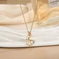Collana pianeta da sogno dorata con ciondolo a mezzaluna e pietre di zircone - Stile Astronauta Luna (XL01825)