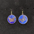Orecchini tondi in lapis lazzuli con inserto farfalla dorata e chiusura a gancio - Motivo Farfalla (6-)