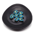 Conchiglie di ciprea blu dipinte con motivi a stella su vassoio display nero - N. 7 (20 Pezzi/confezione) / 9x19mm 1.5g/Pezzo