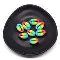 Set de ocho cuentas de concha con rayas arcoíris para creación de joyas y artesanía - Estilo Rayado Arcoíris Saturado (1006-B220916005)
