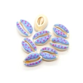 Vista macro di conchiglie di ciprea blu con pois rosa per la creazione di gioielli fai da te - 9x19mm (20 Pezzi/Confezione) / Azzurro con pois rosa (N. 6)