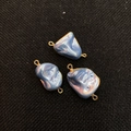 Pendente in conchiglia blu e viola con bordi dorati e doppi anelli per gioielli fai da te - Blu Chiaro