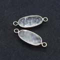 Conector de piedra natural facetada con marco dorado y doble lazo para joyería artesanal - 11x30mm / Cristal de roca