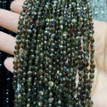 Gros plan de perles d'obsidienne dorée facettées avec éclat métallique pour bijoux - 4mm 93pcs/Brin 7g / Quartz fumé