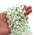 Daisy flower shell beads with white petals and green center for DIY jewelry making - 10mm (20 Pcs/Strip) / Green Heart (No. 4)