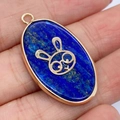 Ovale lapis lazuli hanger met een gouden konijn met bril in een gouden rand gemonteerd - Lapis Lazuli Konijnenpatroon