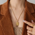 Collana placcata oro 18 carati con pendente rettangolare lettera G su catena a torsione - 50cm / Lettera G Oro (RP015)