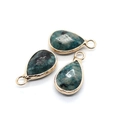 Trois pendentifs en pierre naturelle bleue en forme de larme avec bordure dorée - Style Apatite (No. 4)