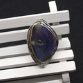 Detail of handcrafted wire-wrapped natural agate stone ring with purple mineral texture - Blue and Purple