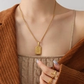 Collana con ciondolo lettera R in acciaio inossidabile dorato PVD e catena a maglia - 50cm / Lettera R Oro (RP015)