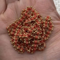 Catena per gioielli DIY con pietre naturali sfaccettate arancioni e perline in rame dorato - 3x6mm, 10m/pezzo / Rosso Corallo (N. 10)